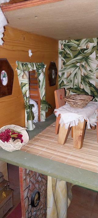 Casa de muñecas de madera