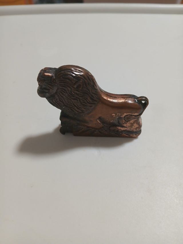 Mechero León Vintage