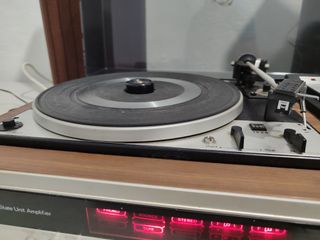 Tocadiscos vintage BETTOR EF-330 con altavoces