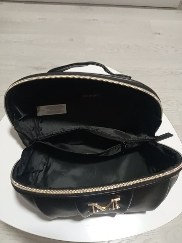 Neceser negro nuevo, con etiqueta