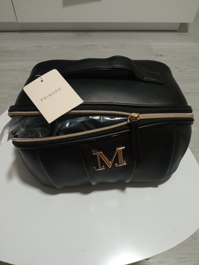 Neceser negro nuevo, con etiqueta