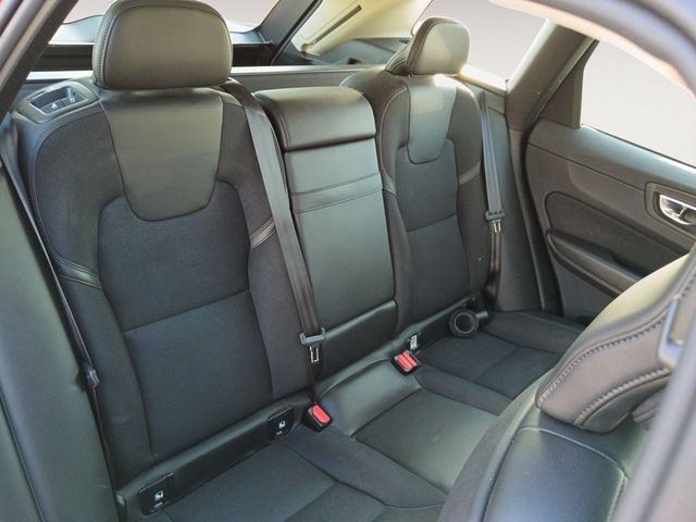 Volvo XC60 Momentum 2WD