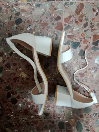 Sandalias tacón blancas