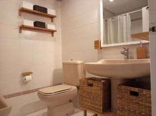 SE ALQUILA APARTAMENTO EN URB. 1RA LINEA DE PLAYA
