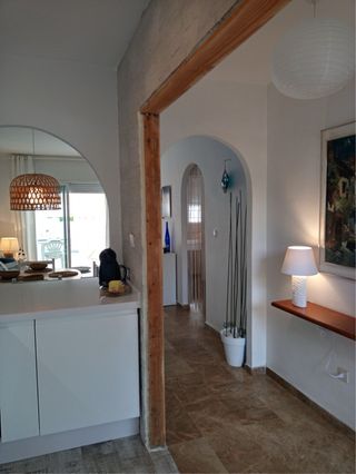 SE ALQUILA APARTAMENTO EN URB. 1RA LINEA DE PLAYA