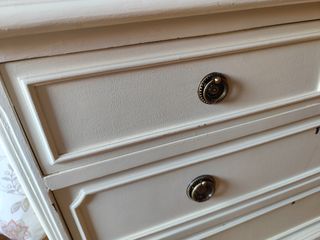 Cómoda blanca de madera