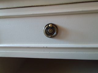 Cómoda blanca de madera