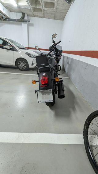 Moto UM Renegade Commando 125CC Seminueva