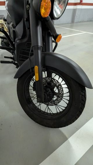 Moto UM Renegade Commando 125CC Seminueva