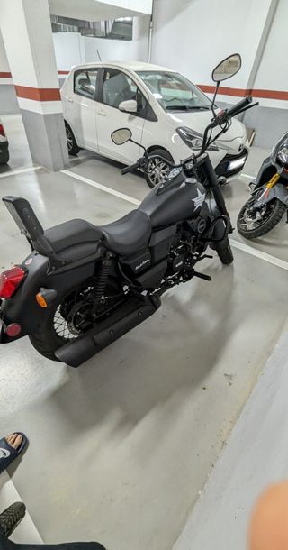 Moto UM Renegade Commando 125CC Seminueva