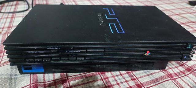 PS2 (PlayStation 2) negra