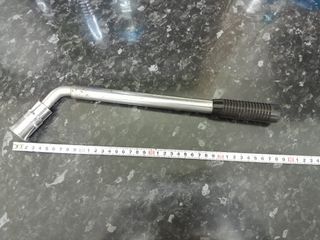 Rueda de repuesto,llave extensible 17"