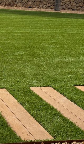 INSTALACIONES DE CÉSPED ARTIFICIAL