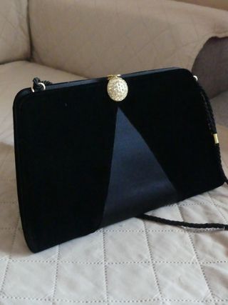 Borsa vintage "I Santi" in velluto nero.