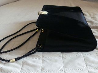 Borsa vintage "I Santi" in velluto nero.