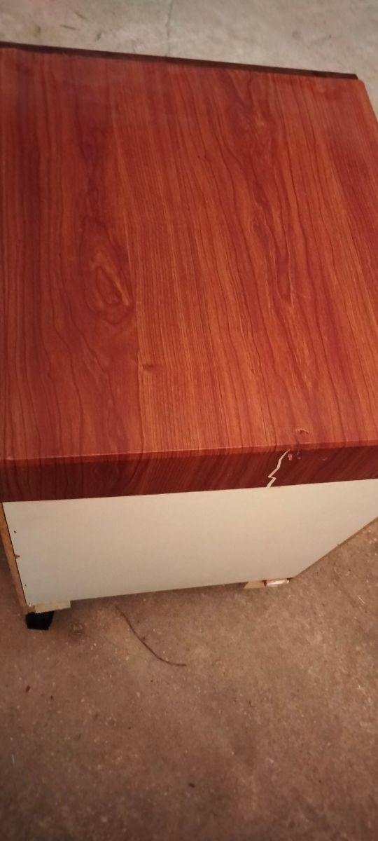 Mesita de 3 cajones madera