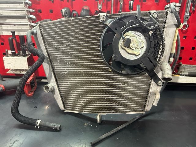Radiador Suzuki GSXR 600