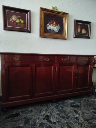 Elegante aparador de madera caoba maciza