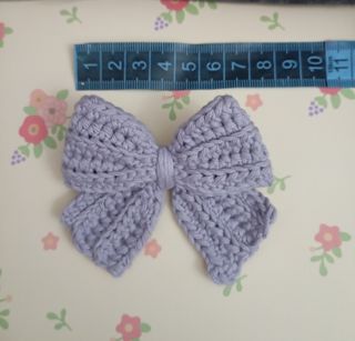 Lazo crochet morado para el pelo