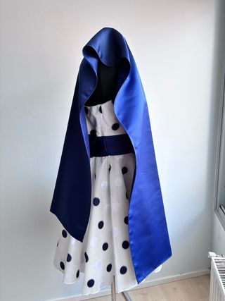 Vestido fiesta lunares blanco y azul, talla 44