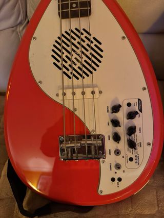 Bajo VOX Apache rojo