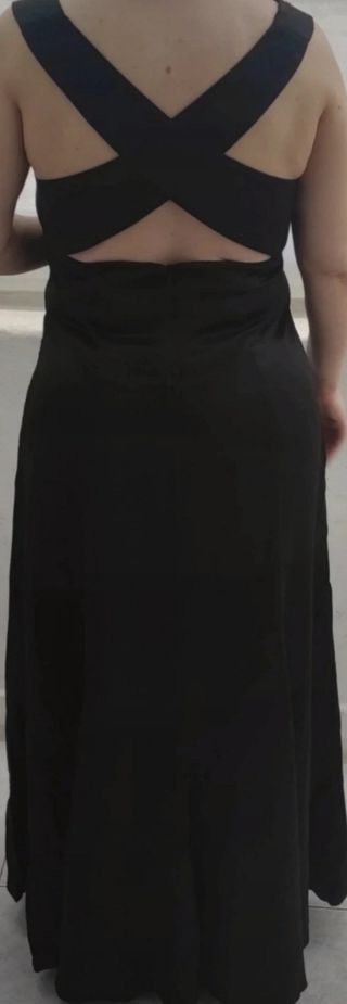 Vestido em cetim muito bonito