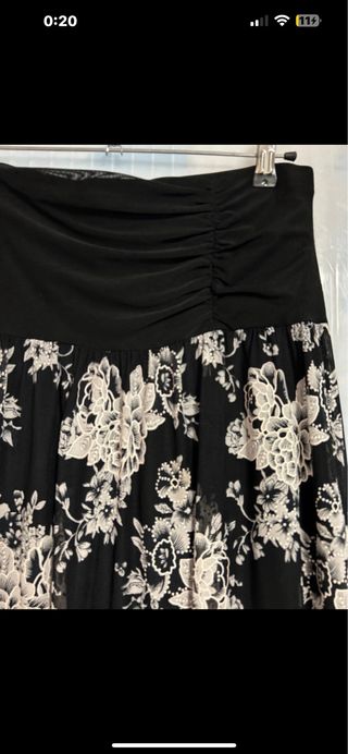Falda negra y blanca floral M/L