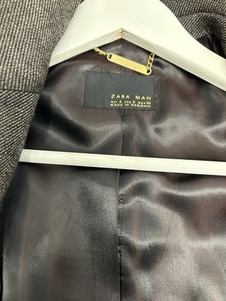 Abrigo largo entallado gris muy elegante