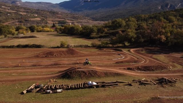 Videos y fotos aereas (edición básica aparte)