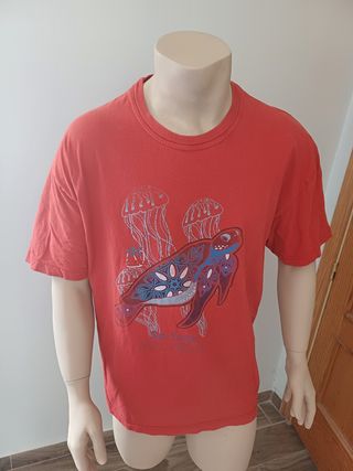 Camiseta roja tortuga marina