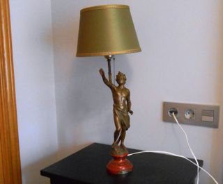 LÁMPARA ESCULTURA ANTIGUA