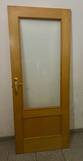 Puerta madera maciza cristal - usada