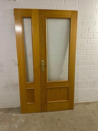 Puertas dobles de madera maciza