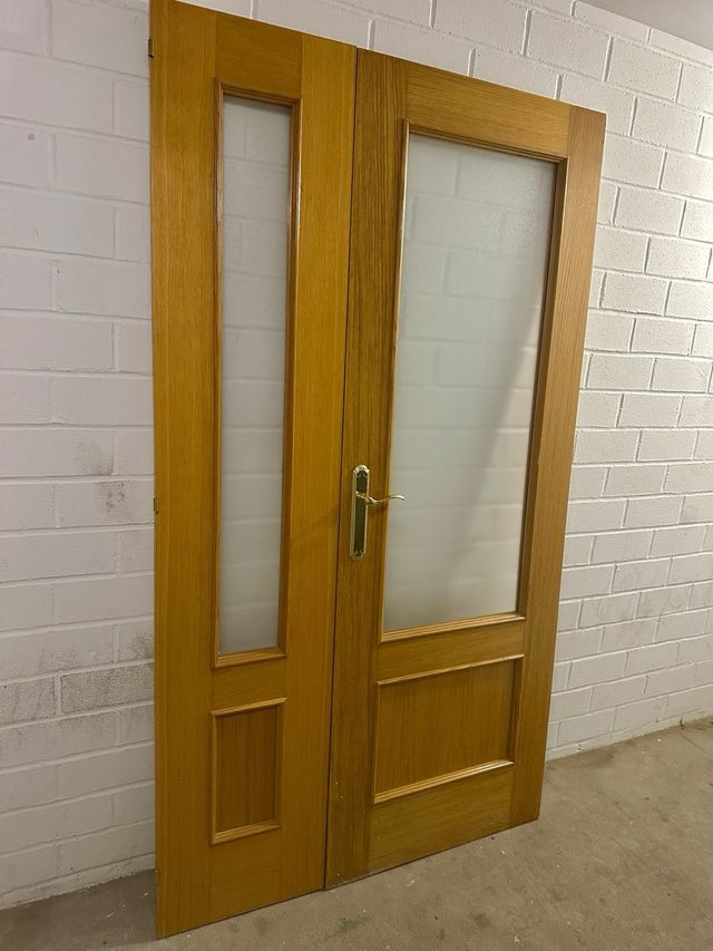 Puertas dobles de madera maciza