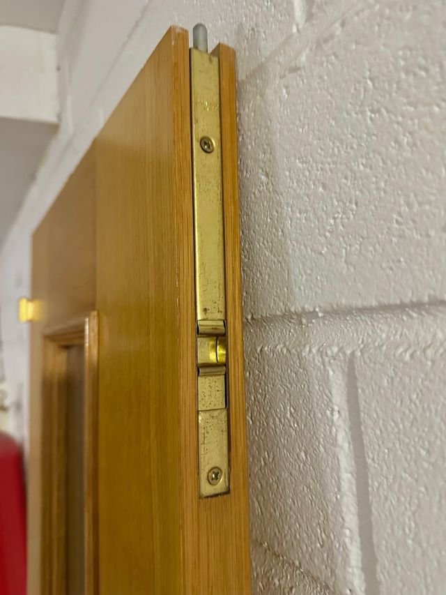 Puertas dobles de madera maciza