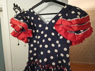 Traje de flamenca azul y rojo con lunares blancos