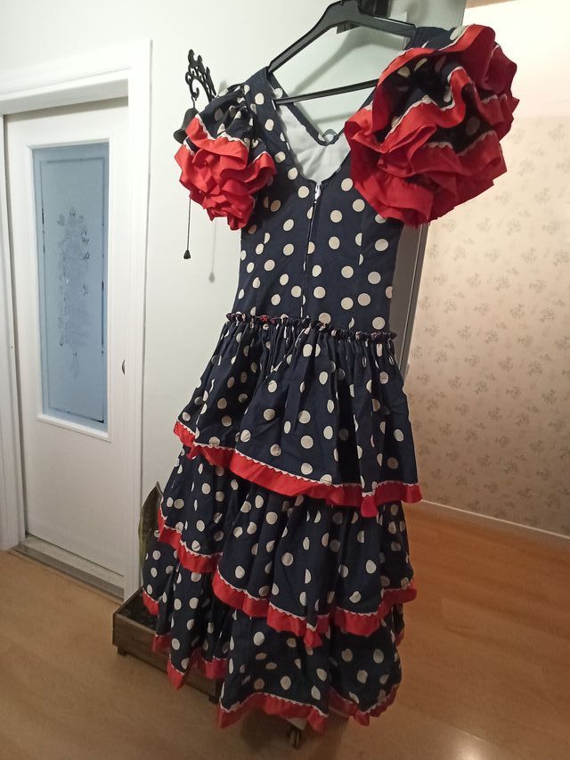 Abito da flamenco blu e rosso a pois bianchi