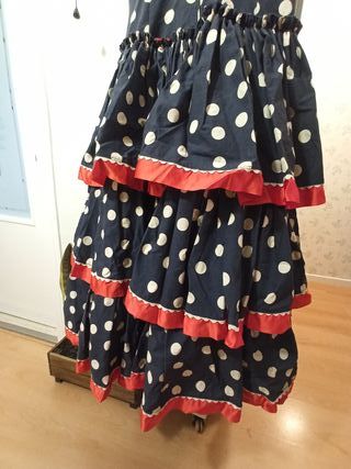 Traje de flamenca azul y rojo con lunares blancos