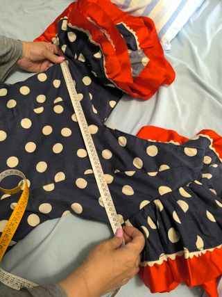 Traje de flamenca azul y rojo con lunares blancos