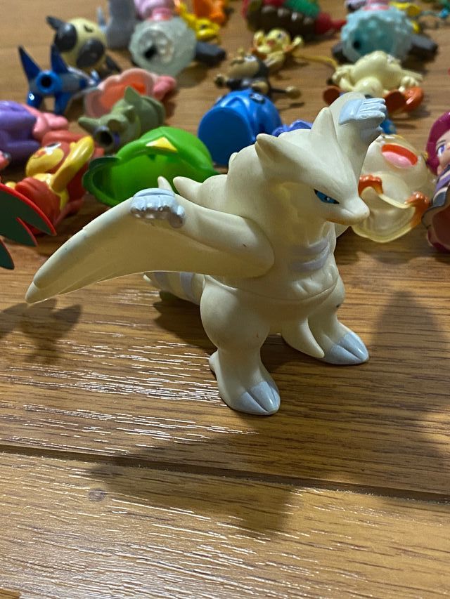 81 Figuras de Pokémon