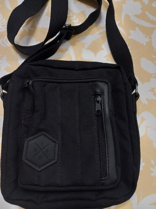 Bolso bandolera negro sin marca