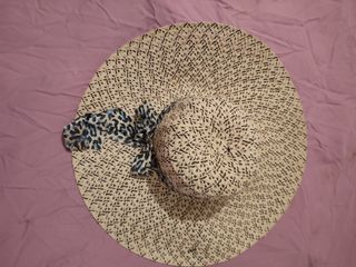 Cappello estivo beige con fiocco