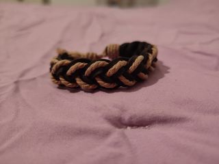 Braccialetto intrecciato fatto a mano