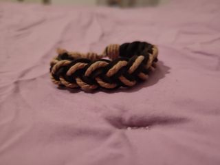 Braccialetto intrecciato fatto a mano