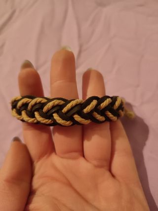 Braccialetto intrecciato fatto a mano