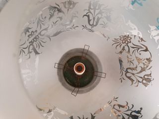 Lámpara antigua de metal y cristal