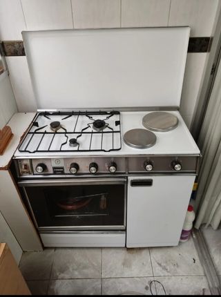 Cucina mista a gas ed elettrica