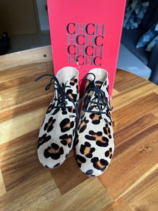 Zapatos botines de piel animal print Carolina Herrera 37