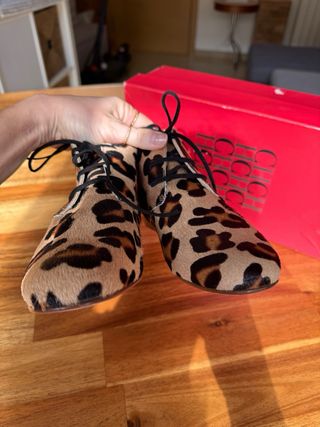 Zapatos botines de piel animal print Carolina Herrera 37