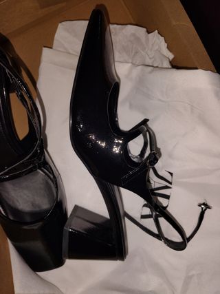 Zapatos Zara negros tacón bajo
